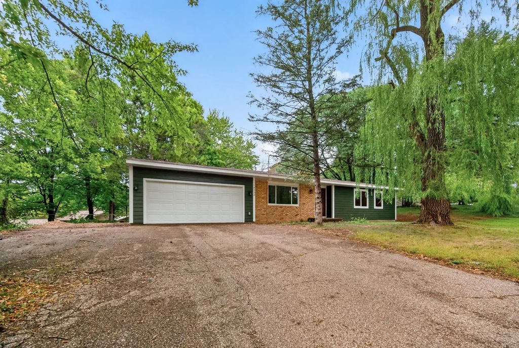 18212 Ginavale Lane, Eden Prairie