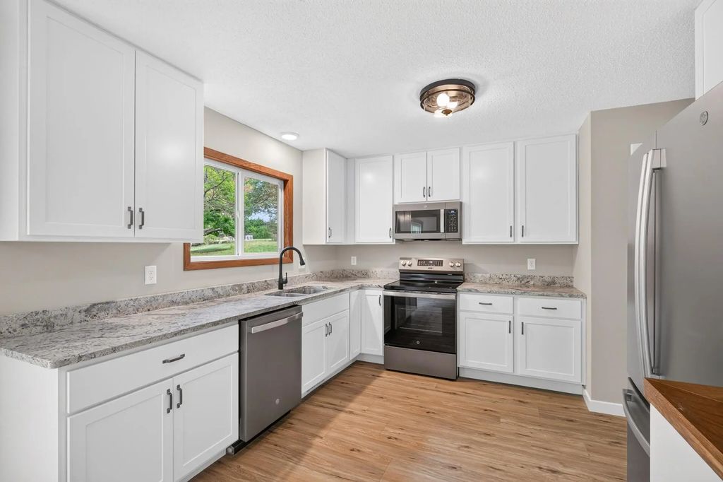 18212 Ginavale Lane, Eden Prairie