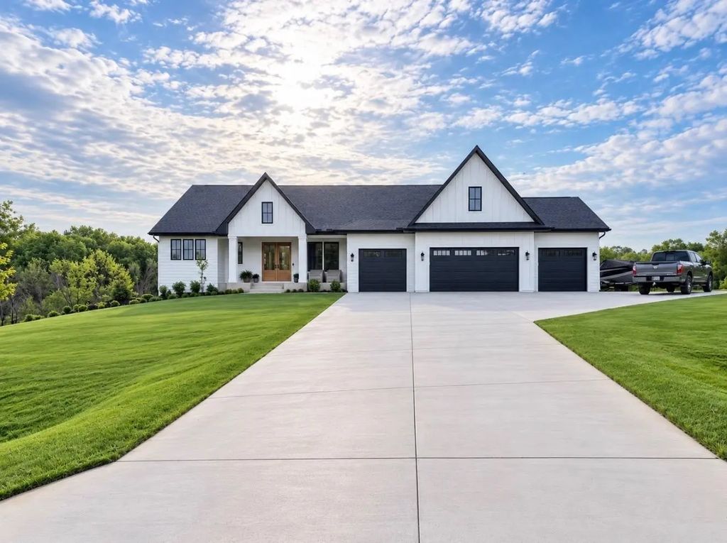 9763 Frontier Lane, Lakeville