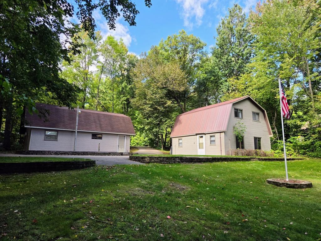 17611 Emerald Drive, Fifty Lakes