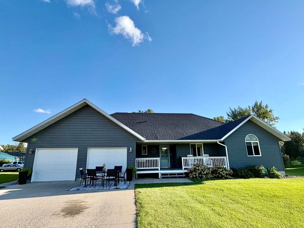 1012 6th Street Se, Roseau
