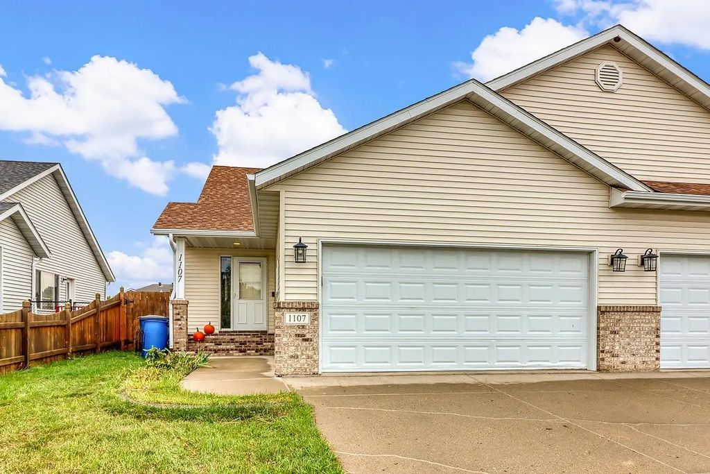 1107 37th Ave S, Moorhead