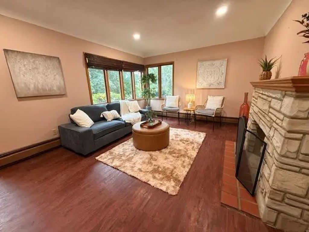 1603 Frost Avenue, Maplewood