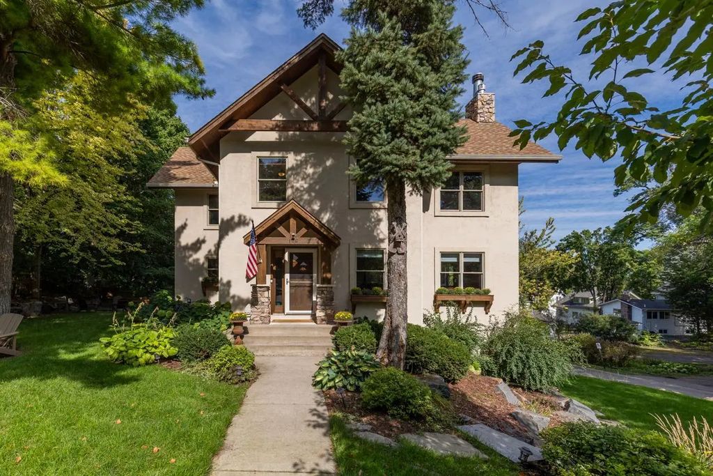 126 Courtland Street, Excelsior