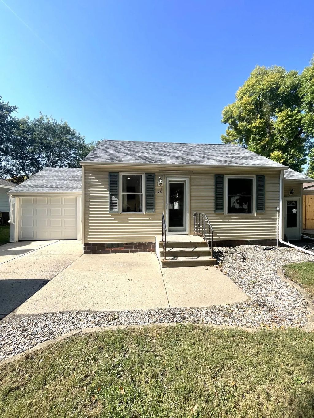 128 S Main Street, Sherburn