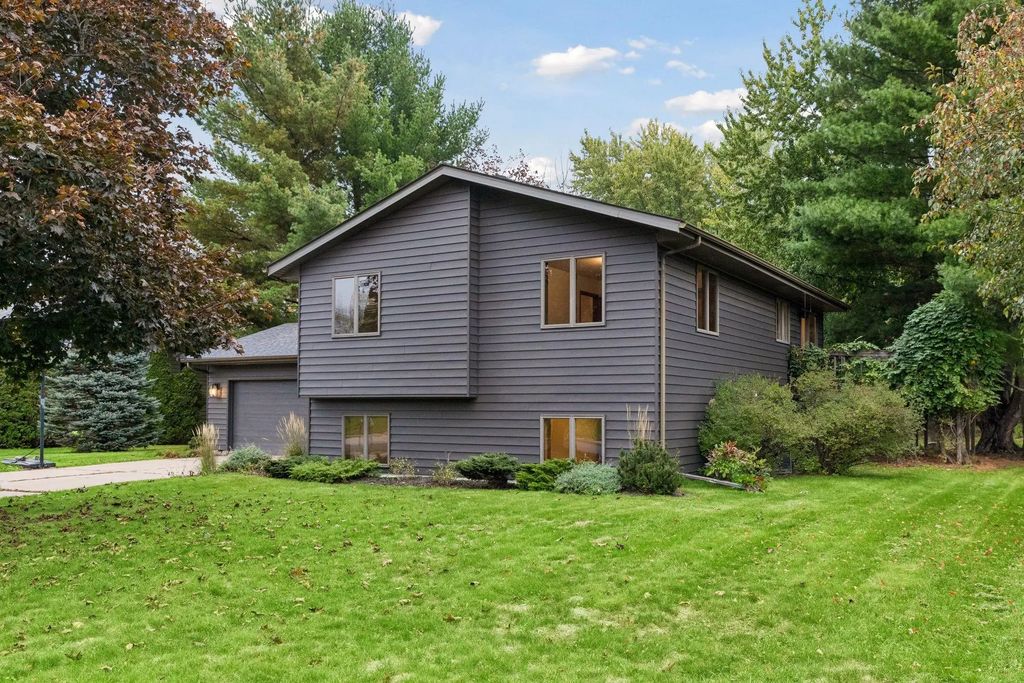 1112 Grandview Drive, Hudson
