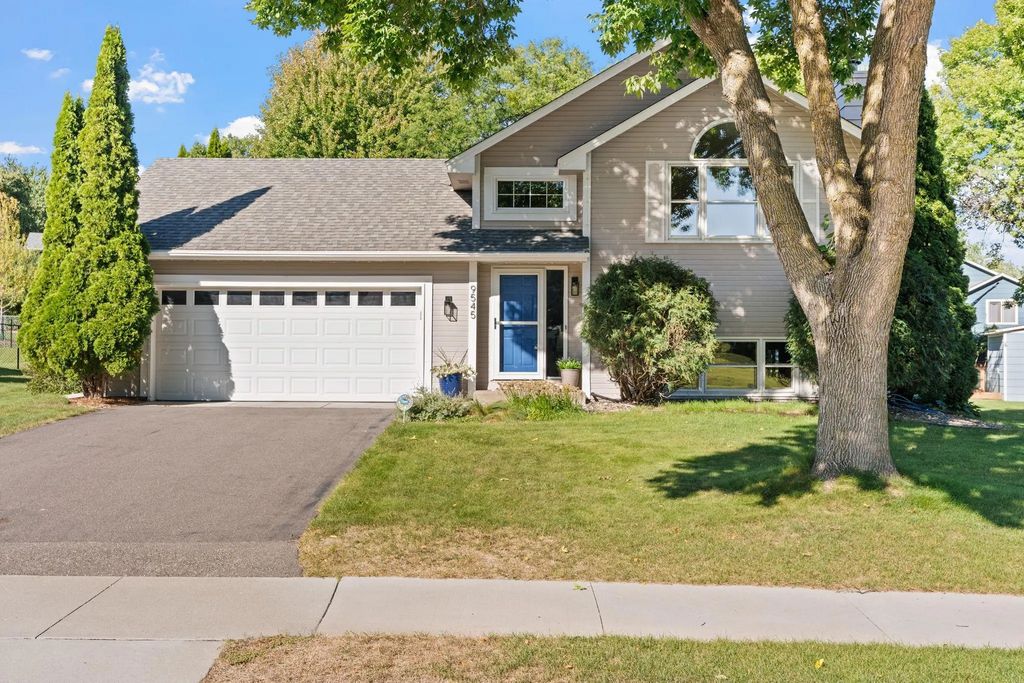 9545 Hillside Drive, Champlin