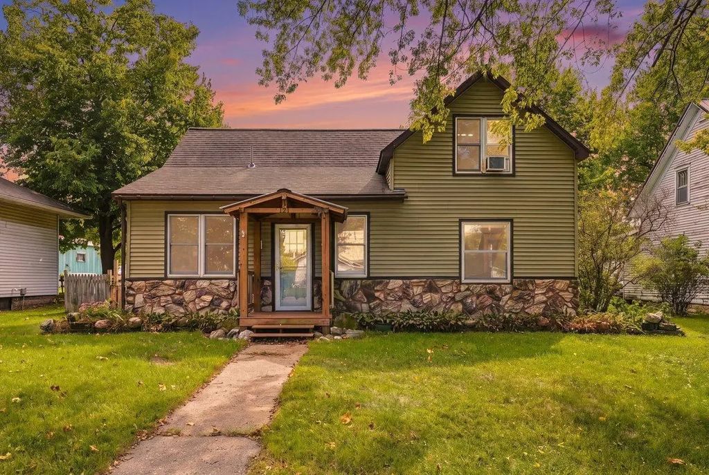 121 W Race Avenue, Elmwood
