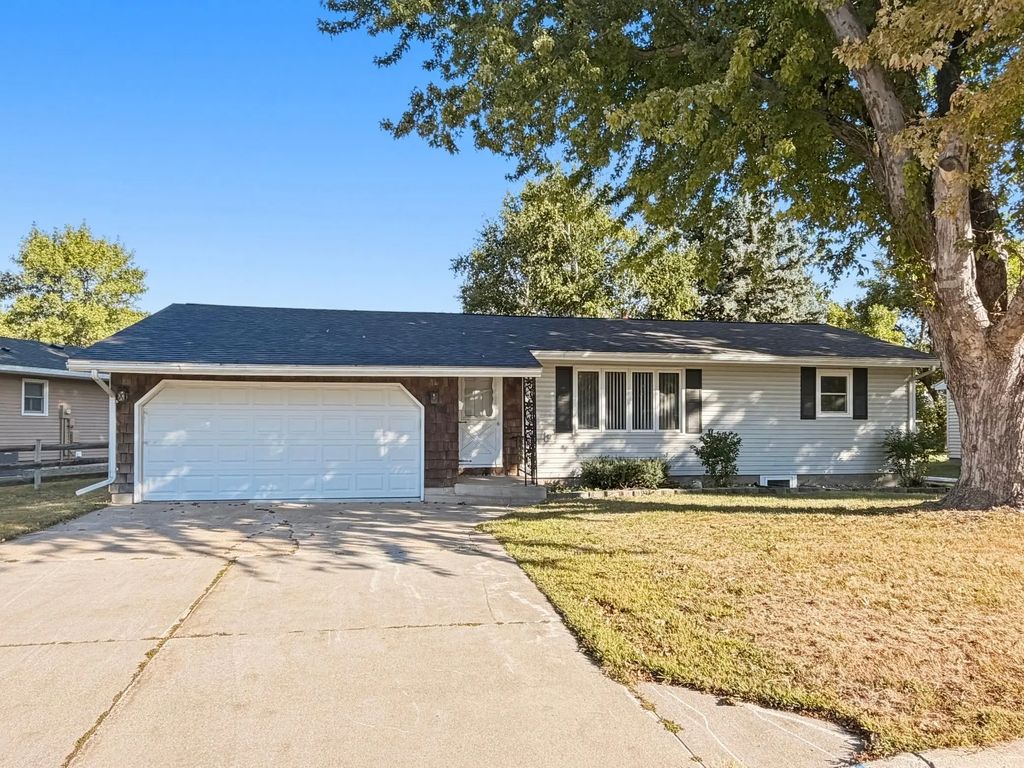 103 Fremont Street, Marshall