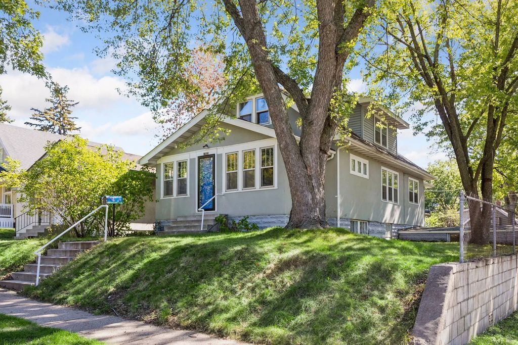 1960 Ivy Avenue E, Saint Paul