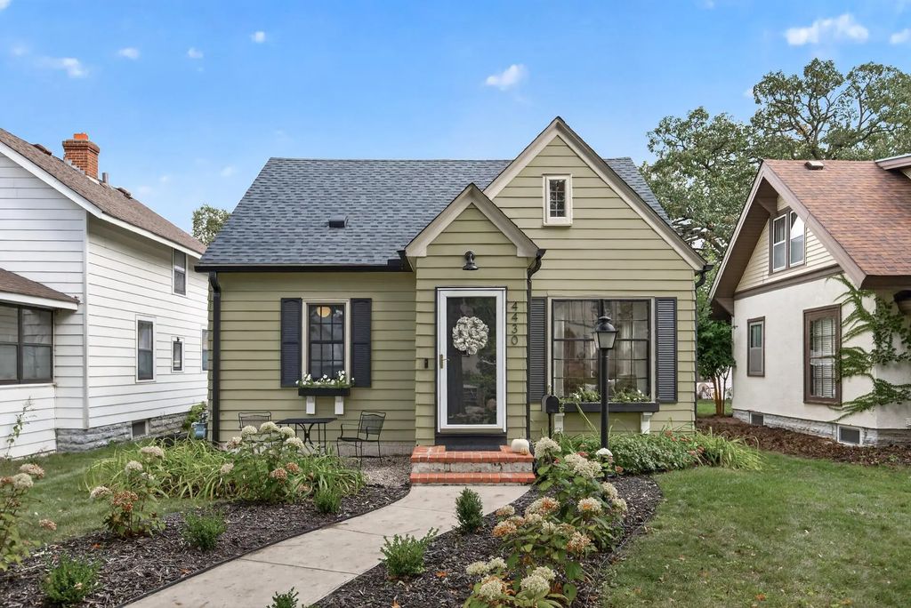 4430 Oliver Avenue N, Minneapolis