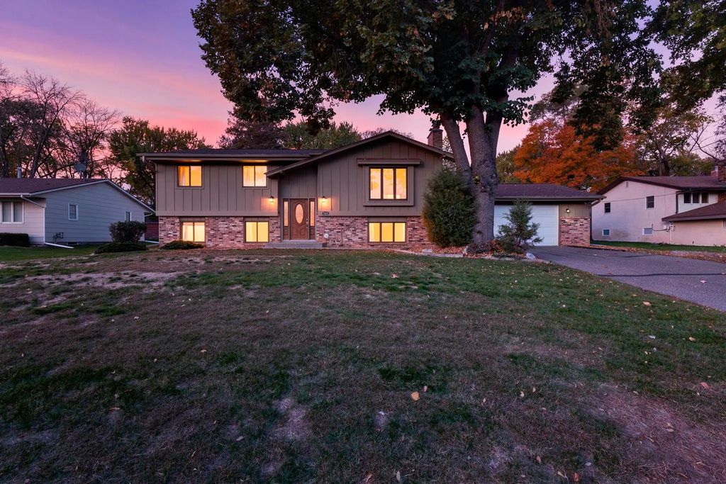 6733 Willow Lane, Brooklyn Center