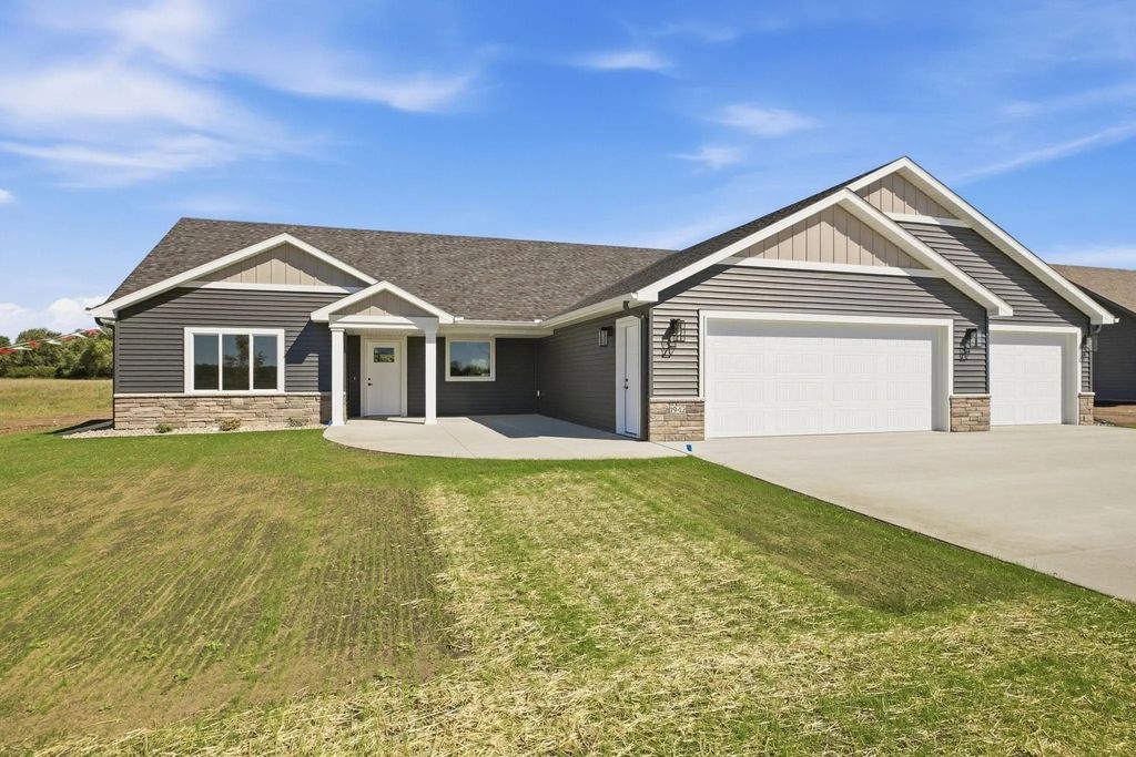 1942 68th Avenue N, Saint Cloud