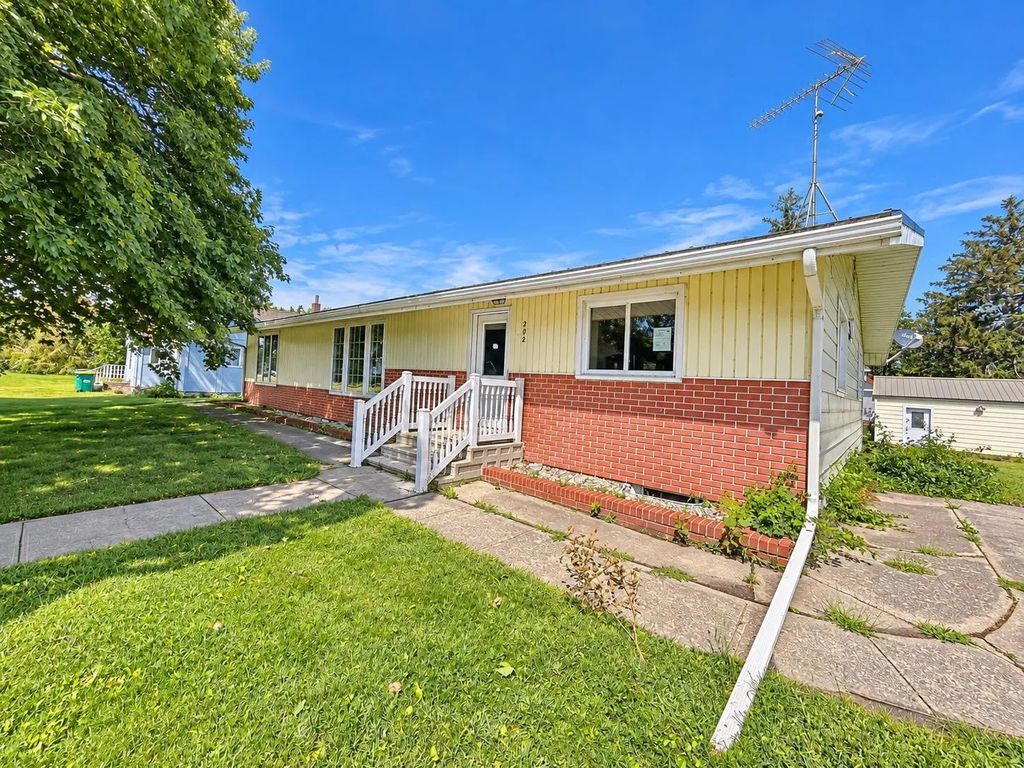 202 W Main Street, Ceylon