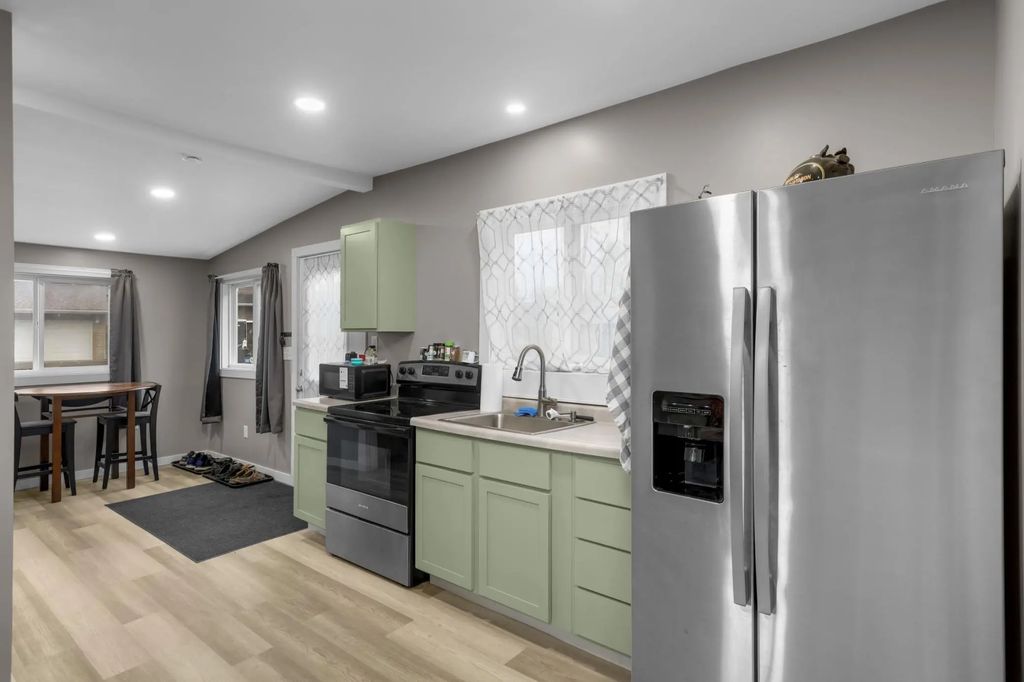 1808 Beach Drive Se, Forest Lake