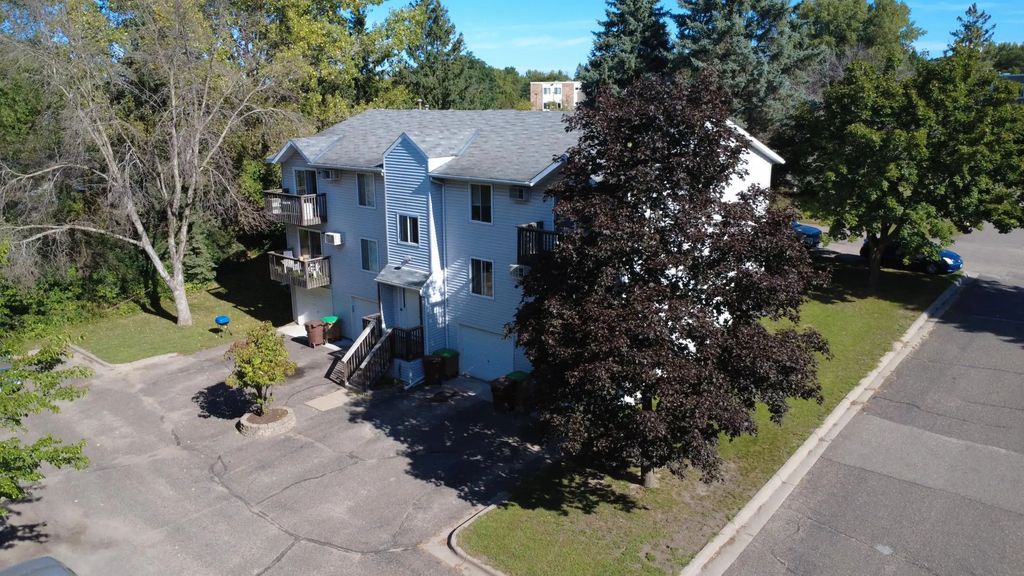 220 Hallam Avenue S, Mahtomedi