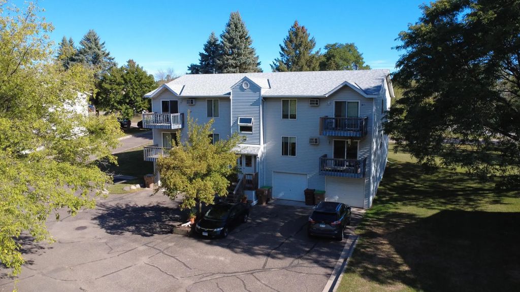 230 Hallam Avenue S, Mahtomedi