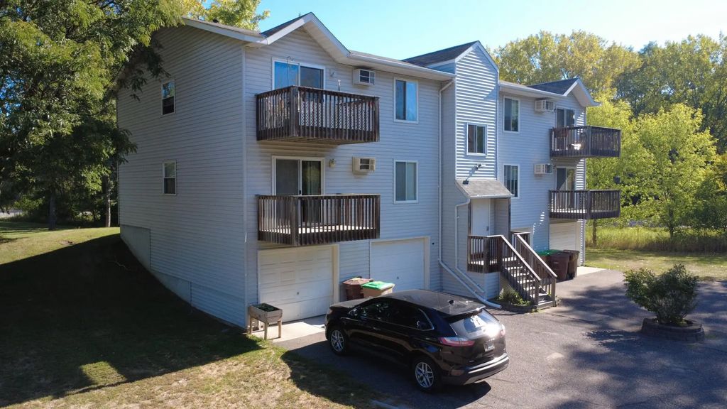 240 Hallam Avenue S, Mahtomedi