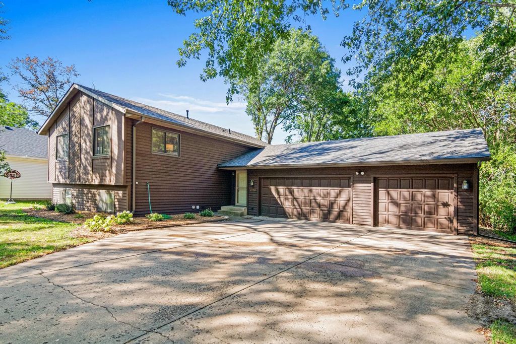 7720 Long Lake Road, Mounds View