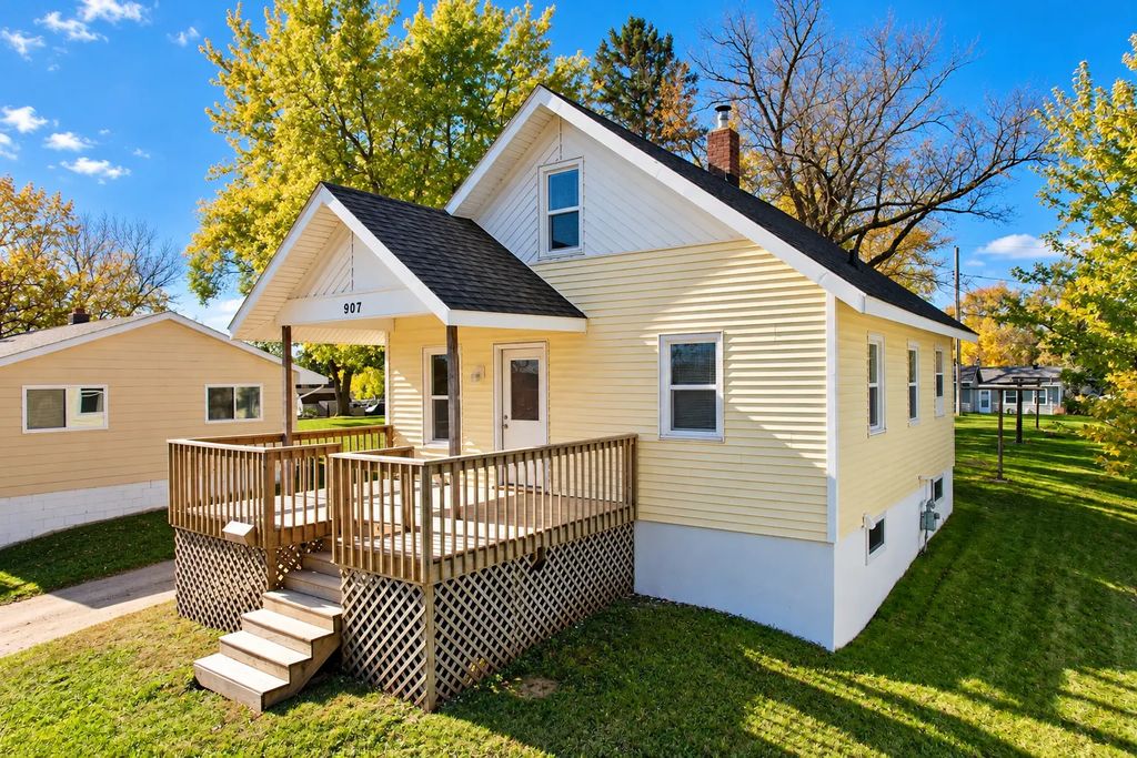 907 N Baird Avenue, Fergus Falls