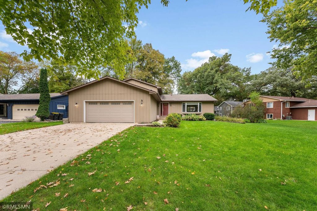 1003 Shady Oak Drive, North Mankato