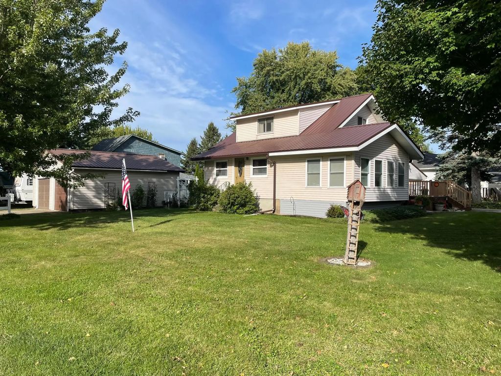404 1st Street Nw, Grand Meadow