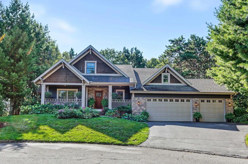 4844 Pinecroft Court N, Stillwater