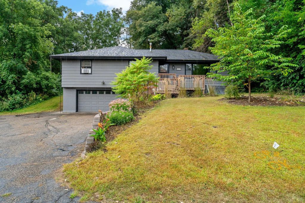 405 Creek Lane, Chaska