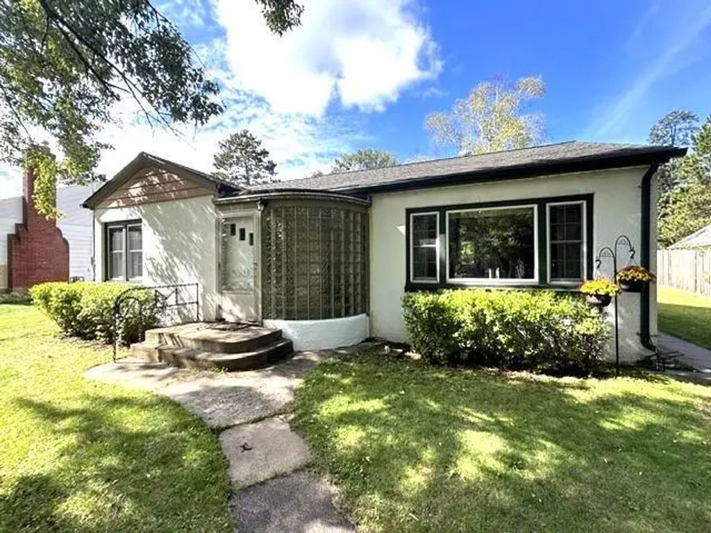 3809 2nd Avenue E, Hibbing