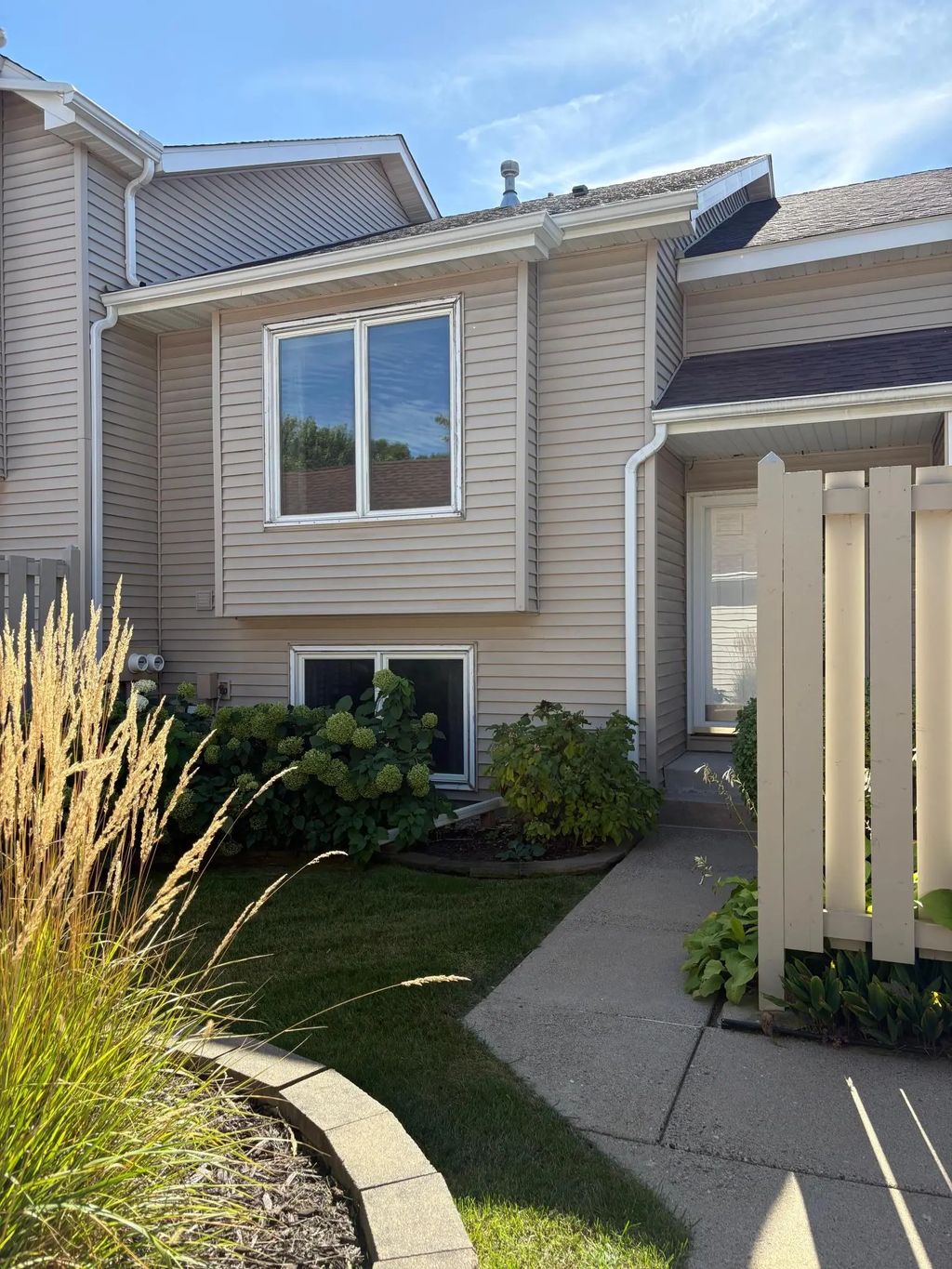 10277 Arrowwood Drive, Eden Prairie