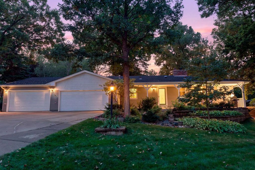 7181 Foxboro Lane, Woodbury