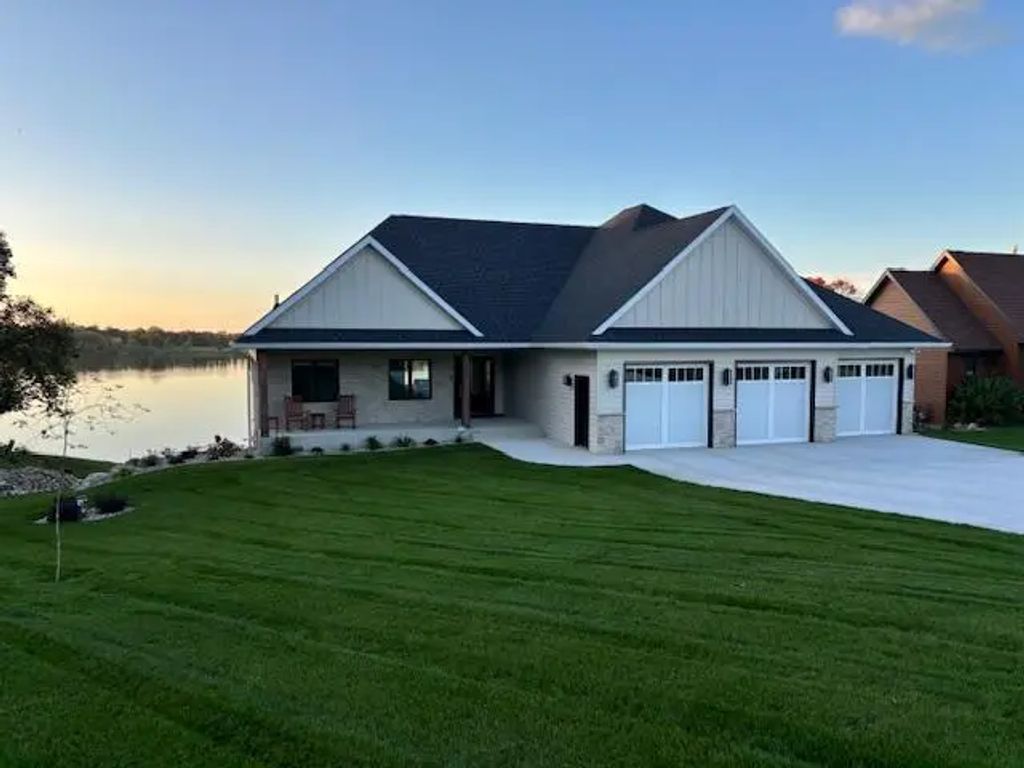 660 E Lake Cowdry Road Nw, Alexandria