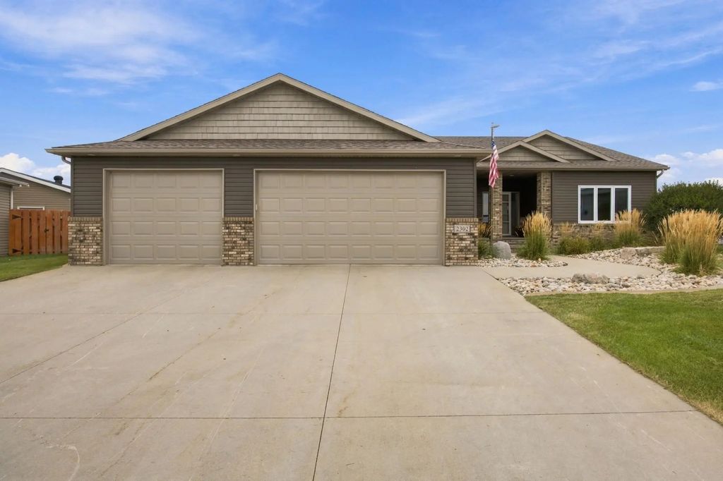 2302 10th Street W, West Fargo