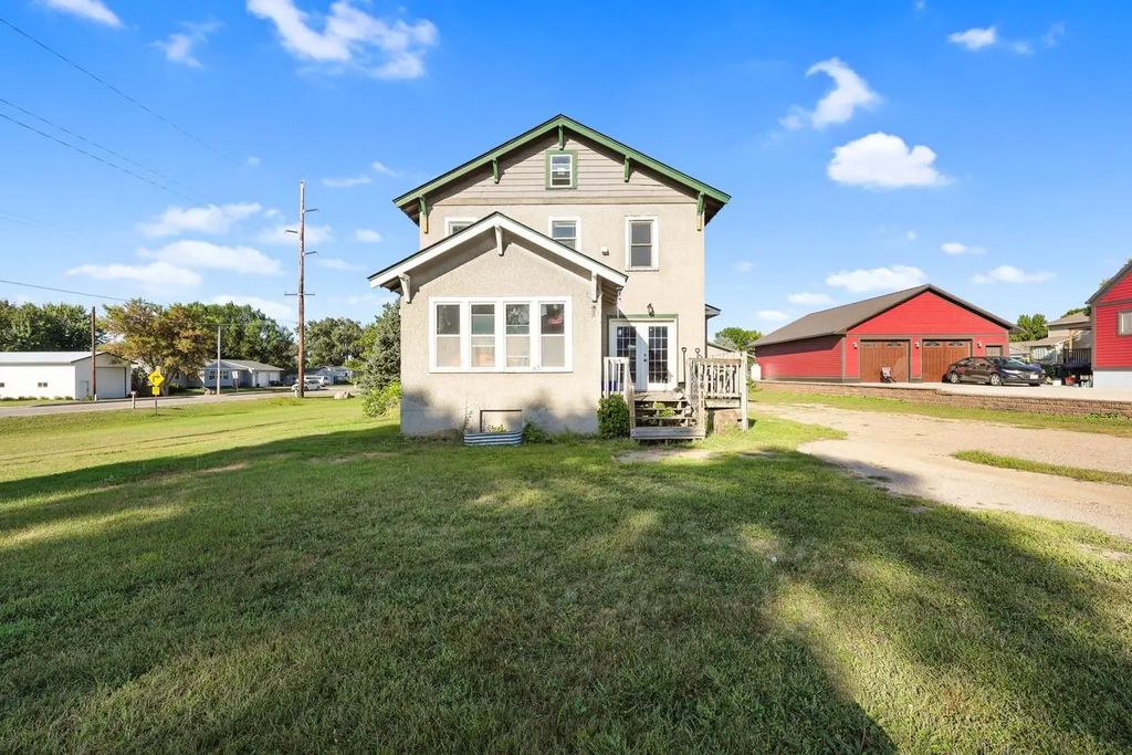 411 Meeker Avenue N, Watkins