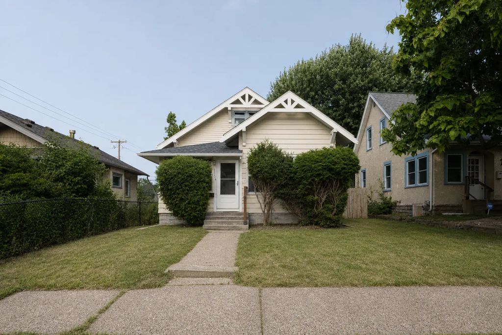 3754 Dupont Avenue N, Minneapolis