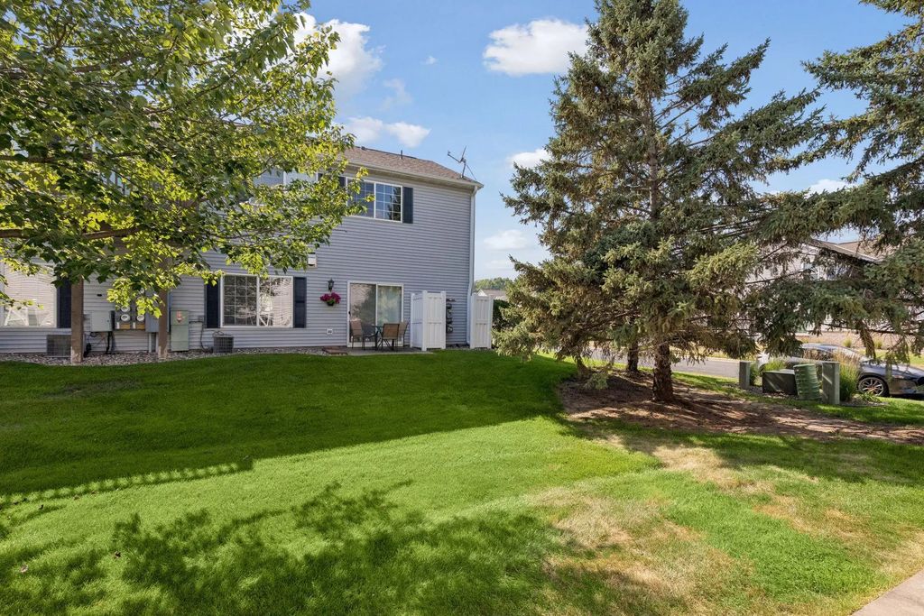 1336 Yorkshire Lane, Shakopee
