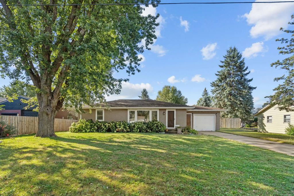 5645 141st Street N, Hugo