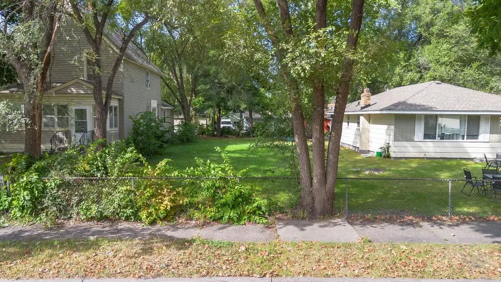 5135 Irving Avenue N, Minneapolis