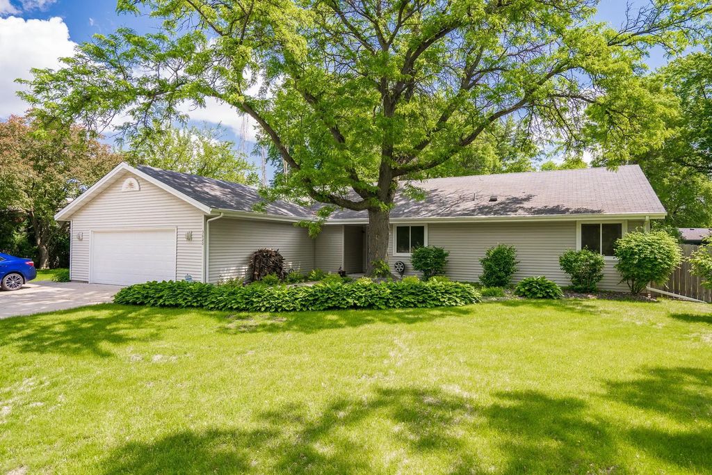 3620 Saratoga Lane N, Plymouth