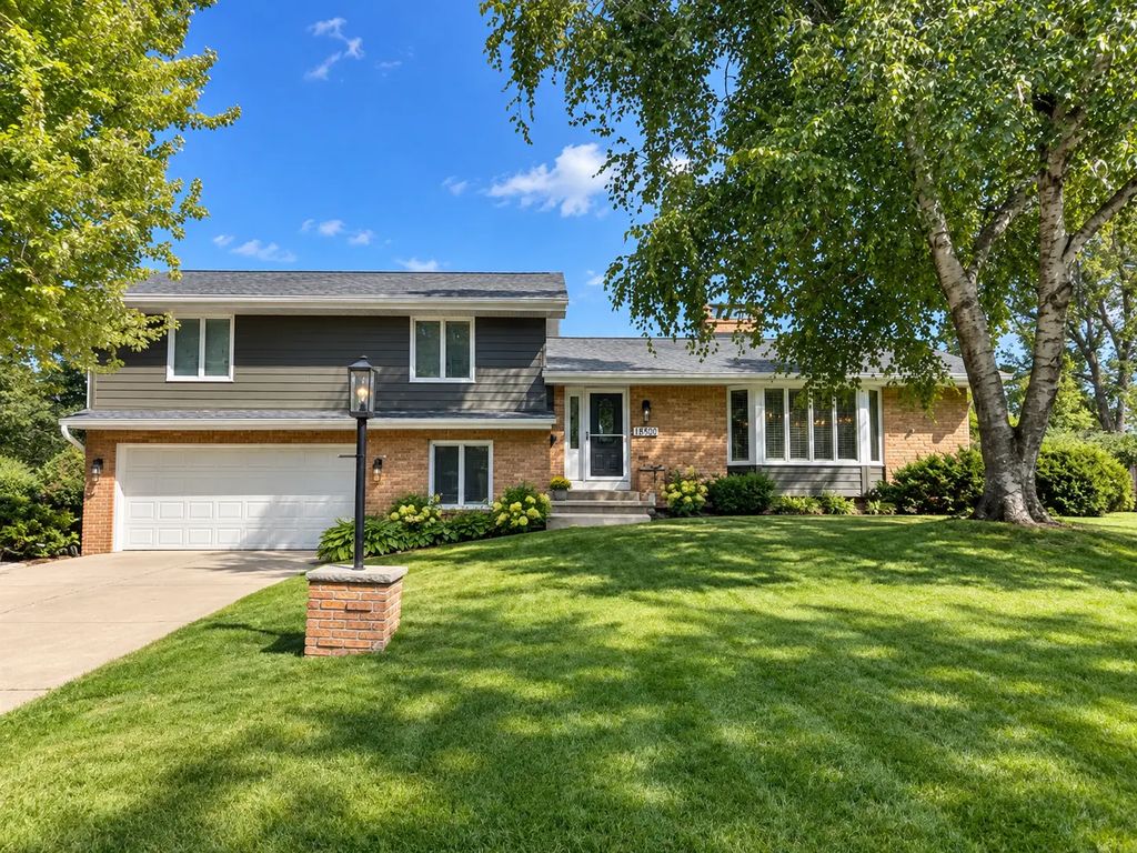 1800 Quebec Avenue N, Golden Valley