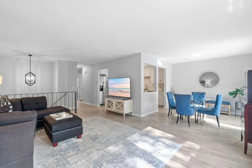 18385 Creeks Bend Drive, Minnetonka
