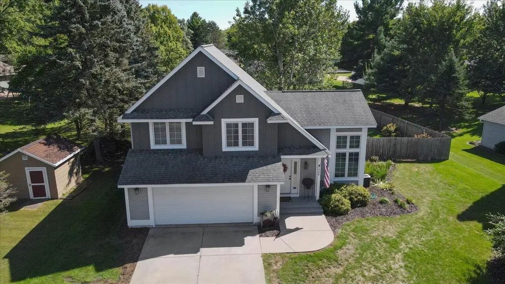 1304 Ballentine Road, Menomonie
