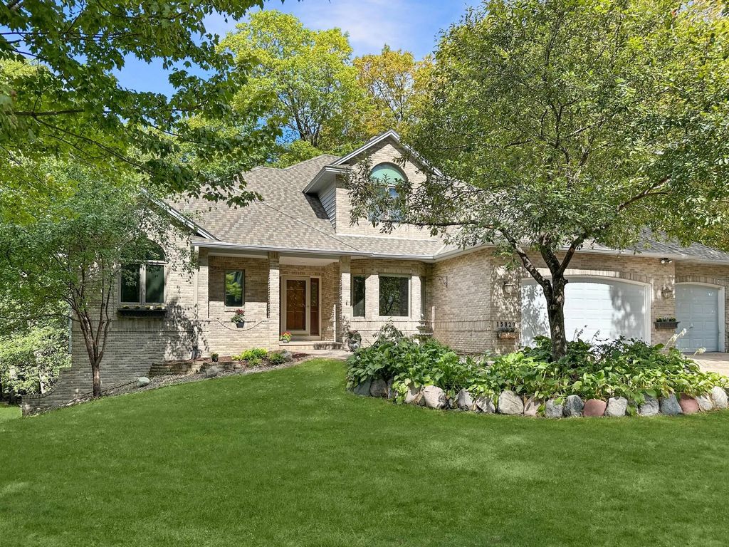15920 37th Avenue N, Plymouth