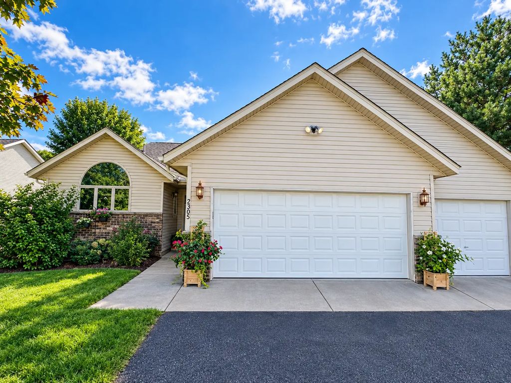 2305 Pepper Ridge Lane, Northfield