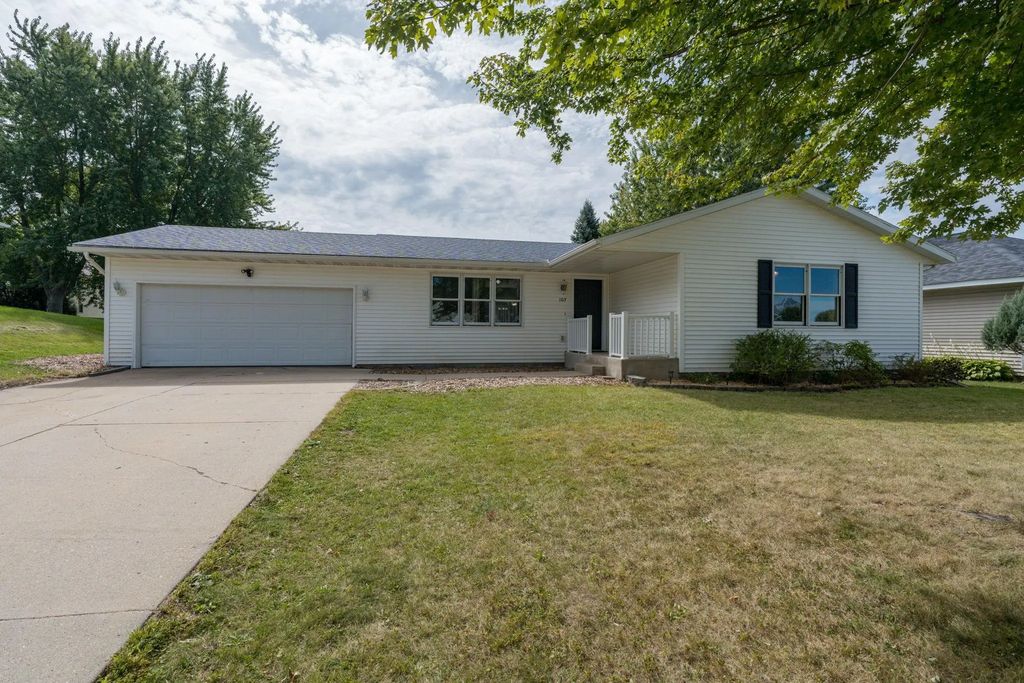 107 Meadow Lane, Janesville