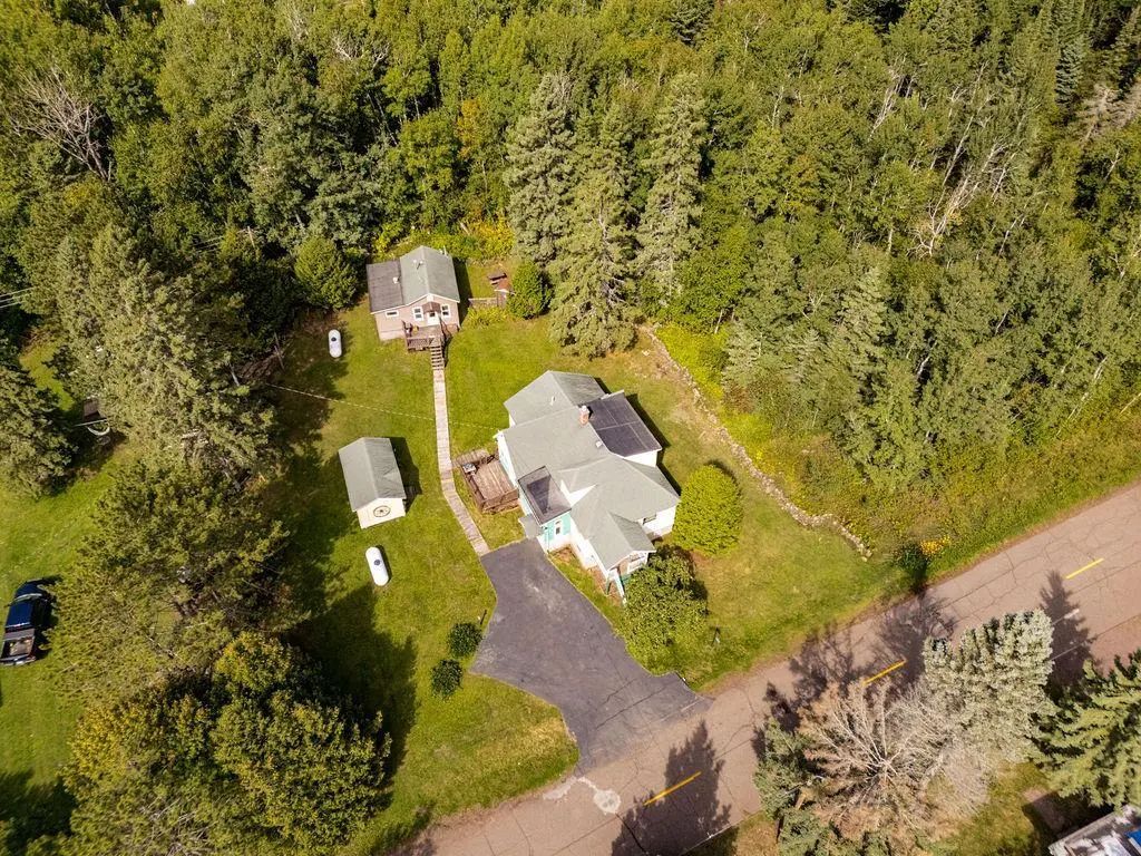267 E 2nd Street, Knife River