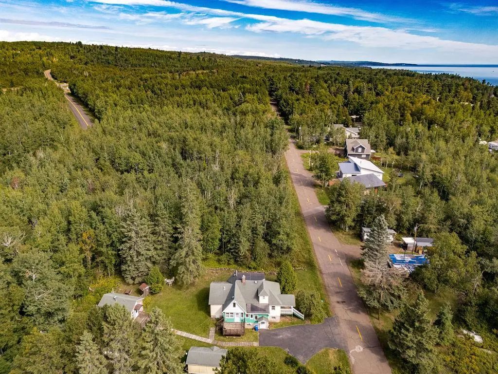 267 E 2nd Street, Knife River