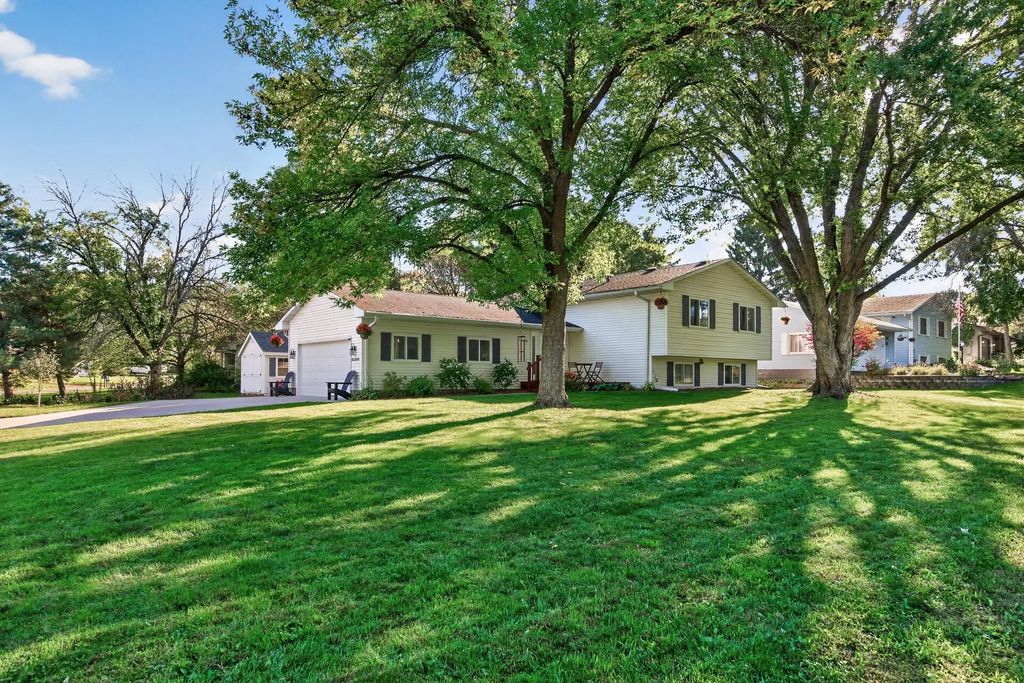 4270 Victoria Street N, Shoreview