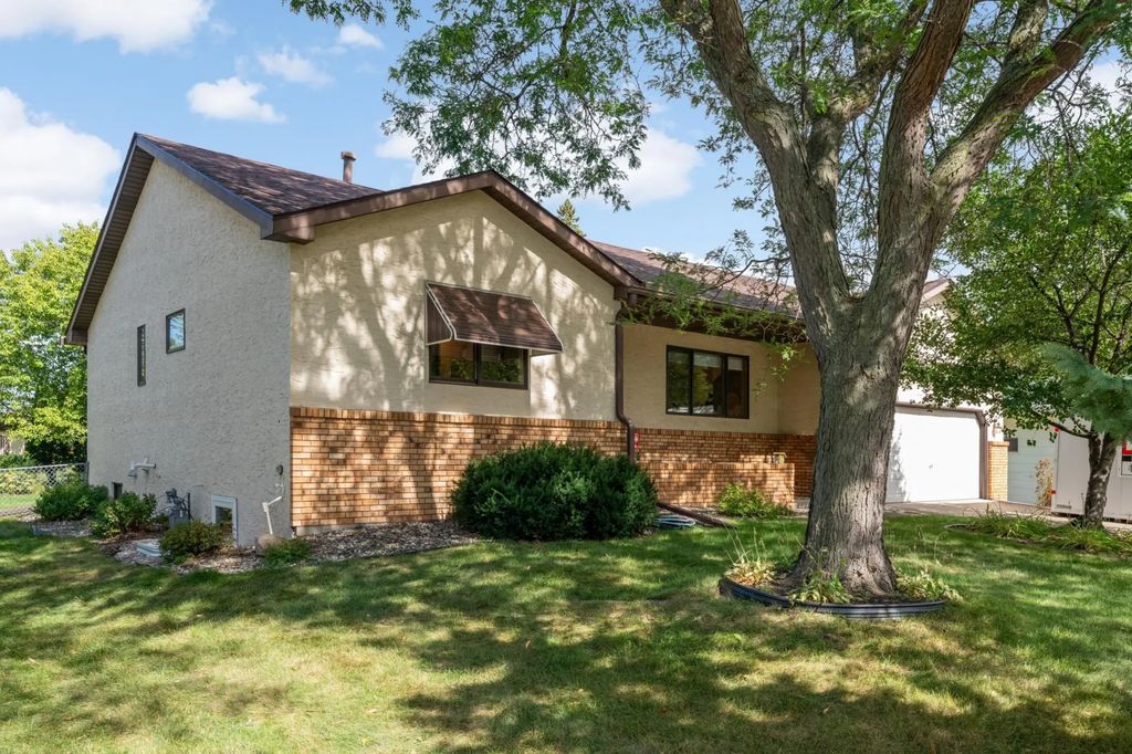 1797 Eldridge Avenue W, Roseville