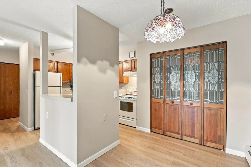 7600 Golden Valley Road 316, Golden Valley